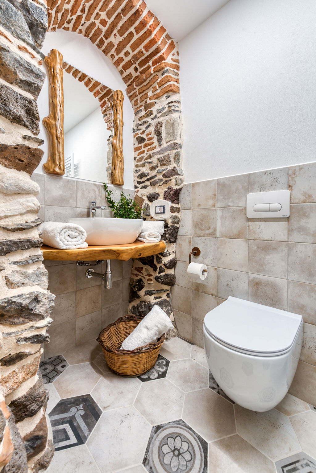 Tzia Rosaria Mansion - Thumbnail 6