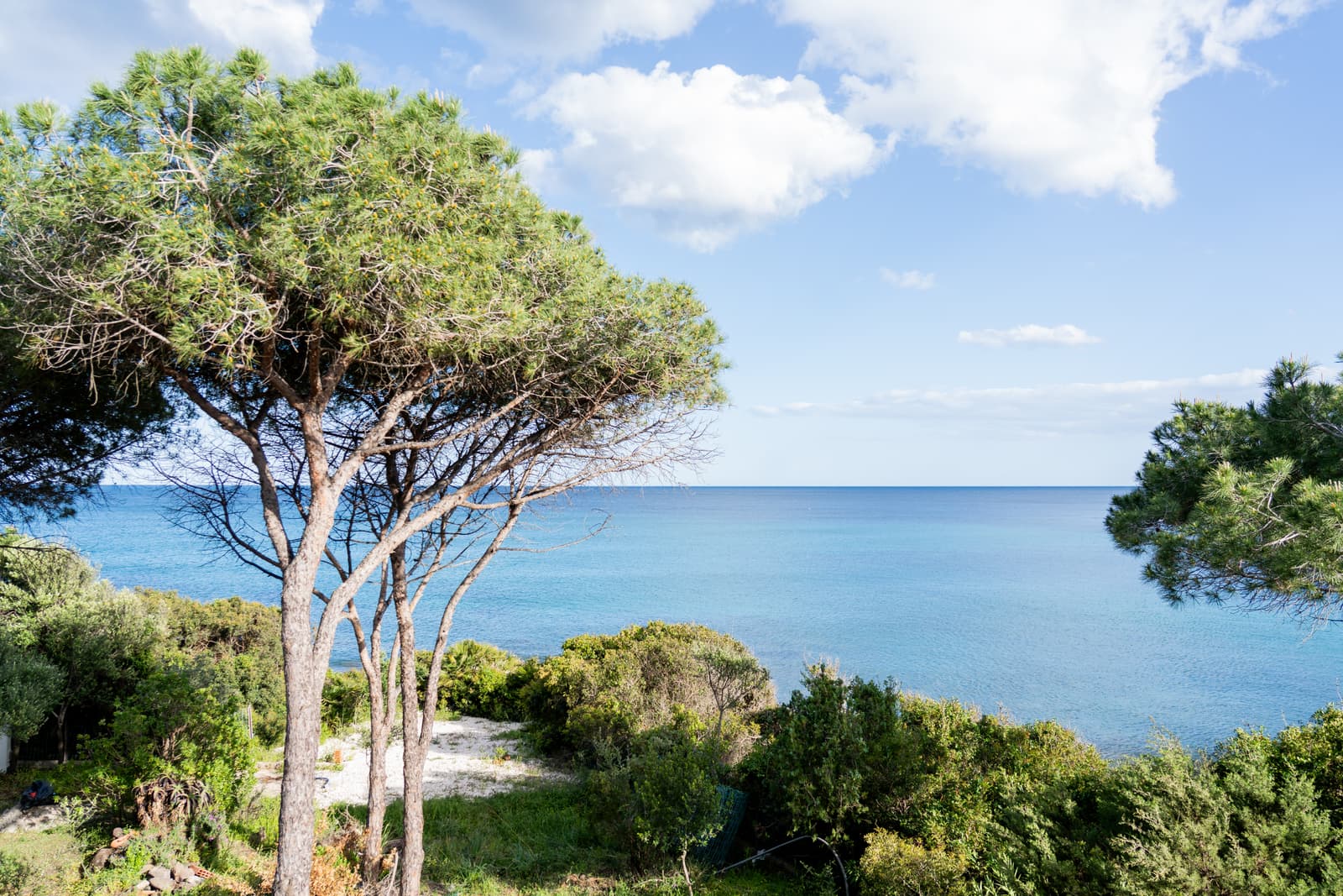 Villa Fresia, east apartment with terrace - Thumbnail 4